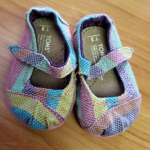 TOMS shoes size 3